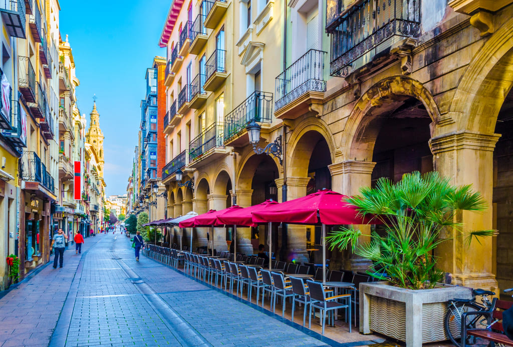 La Calle Portales es una de las calles principales del casco antiguo de Logroño (La Rioja) por donde pasamos con nuestro Free Tour de Logroño