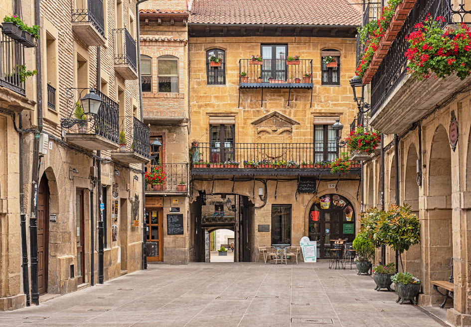 Plaza del Ayuntamiento de Laguardia, Rioja Alavesa