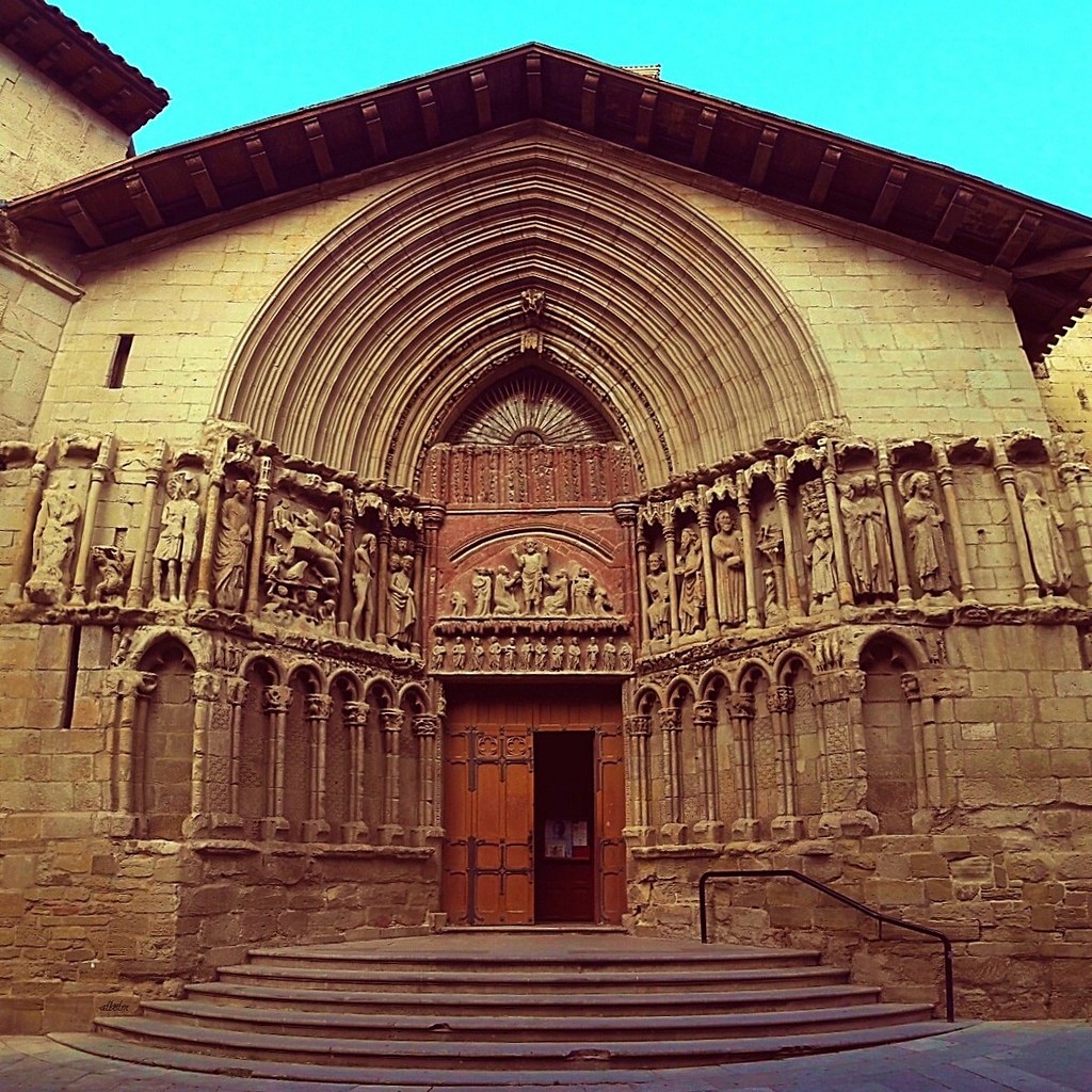 Portada de la Iglesia de San Bartolomé en Logroño, iglesia más antigua de la capital de La Rioja.