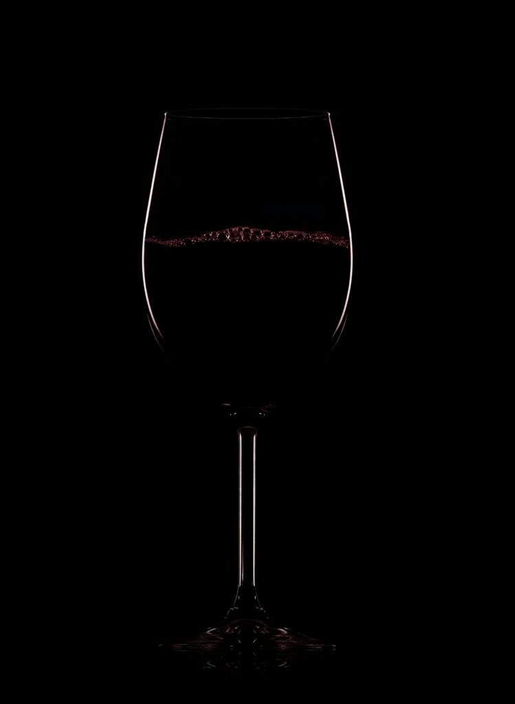 Copa de vino negra usadas en las catas de vino a ciegas organizadas por Free Tour Logroño